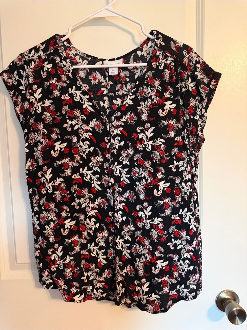 Liz Claiborne Black Floral Cap Sleeve Blouse with Red & White Accents